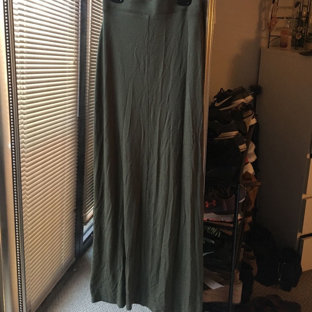 Military green Charlotte Russe maxi skirt - xs